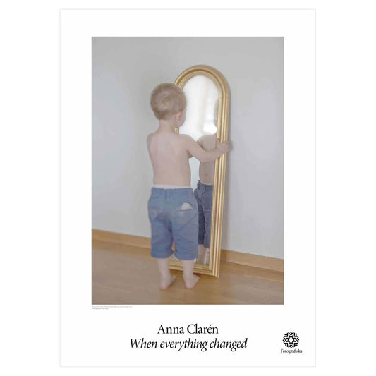Colorful portrait of little boy holding a mirror. Exhibition title below: Anna Claren | When everything changed