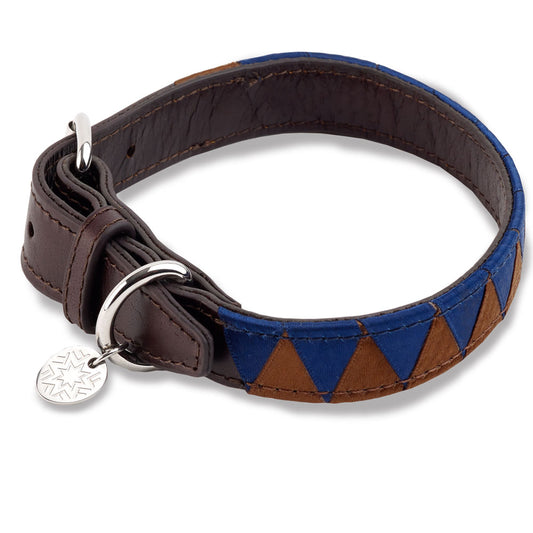 Fotografiska dog collar in blue and brown, made of vegetable tanned leather and metal tag with fotografiska logo.  Part of the Fotografiska Essentials product collection.