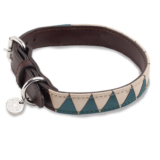 Fotografiska dog collar in green and brown, made of vegetable tanned leather and metal tag with fotografiska logo.  Part of the Fotografiska Essentials product collection.
