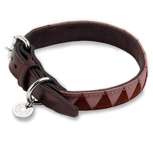 Fotografiska dog collar in brown and pink, made of vegetable tanned leather and metal tag with fotografiska logo.  Part of the Fotografiska Essentials product collection.