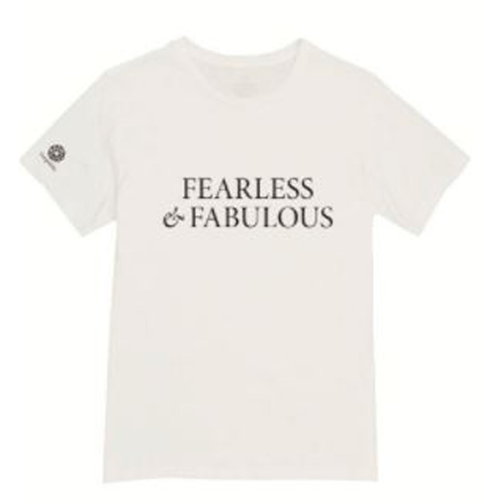 White kids t-shirt with "Fearless & fabulous" in black with Fotografiska logo on right sleeve.