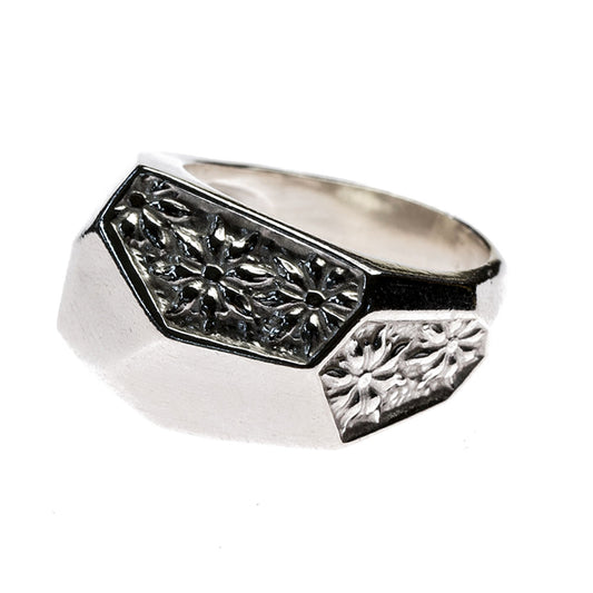 Elegantly designed silver ring with etchings