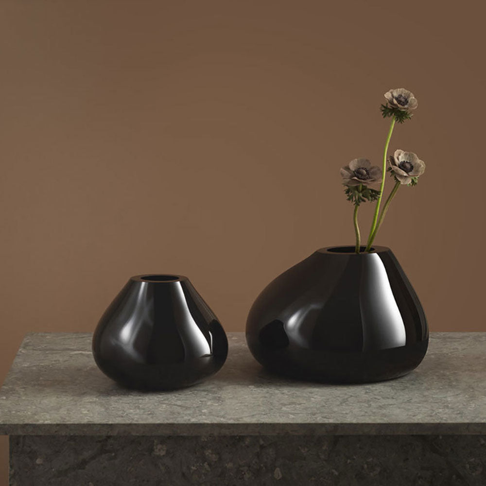 Ebon Vase Black, Medium with flowers
