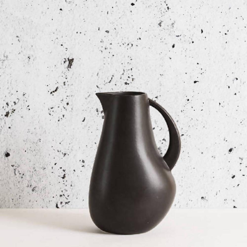 Kuduo 64 Oz. Stoneware Pitcher, black