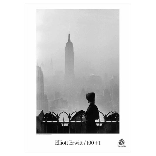 Image of Empire State Building in heavy fog. Exhibition title below: Elliott Erwitt | 100+1