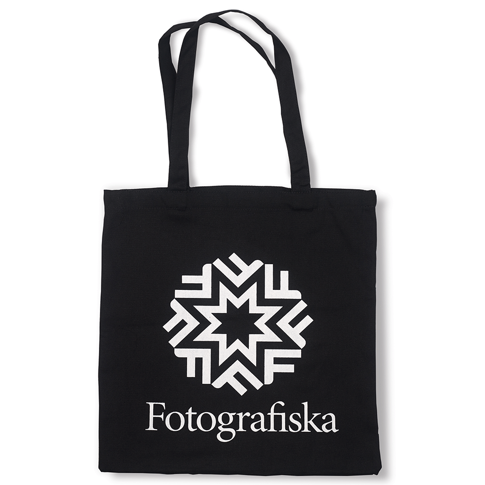 Black tote bag with white Fotografiska logo