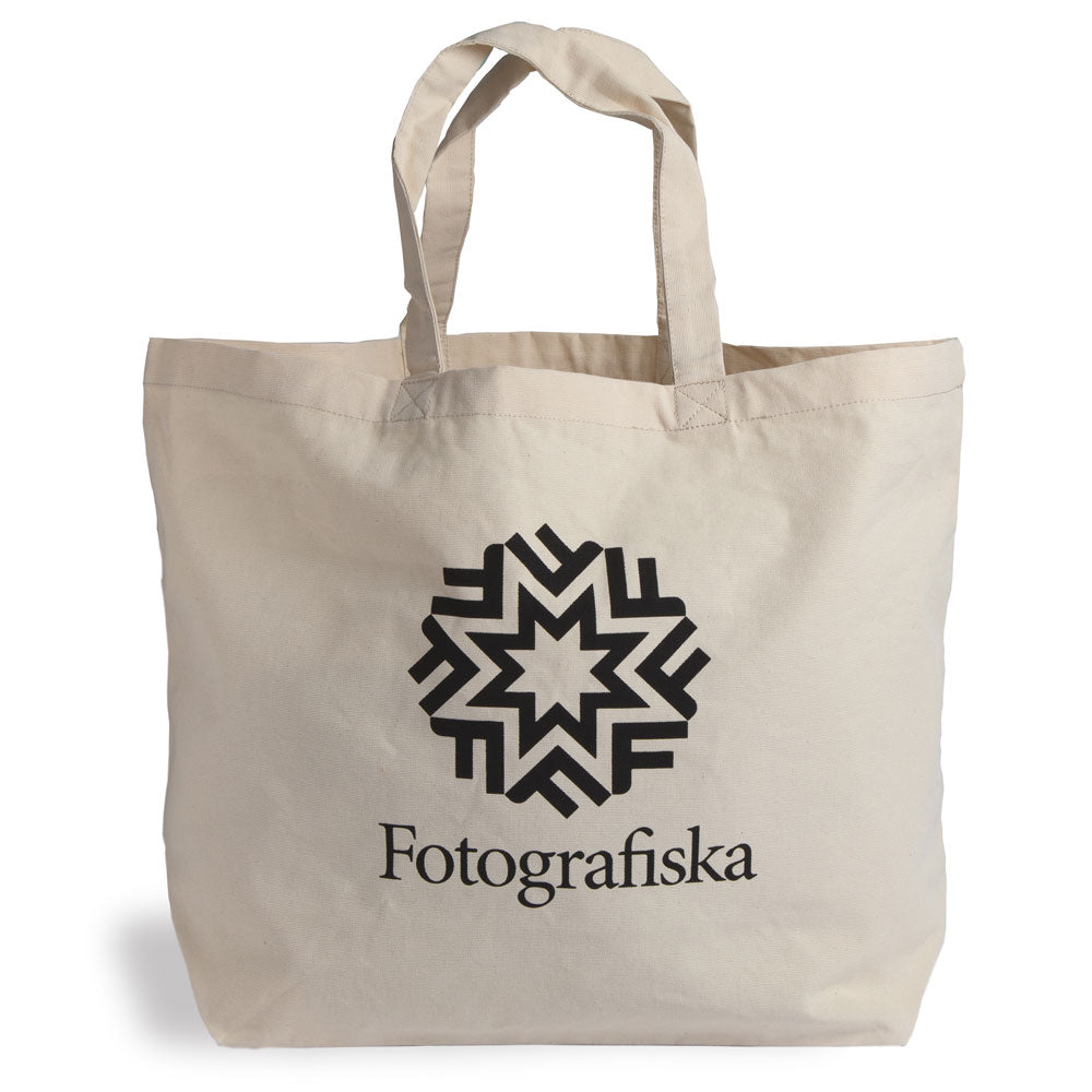 László Moholy-Nagy tote bag, featuring the Fotografiska logo on the back side.