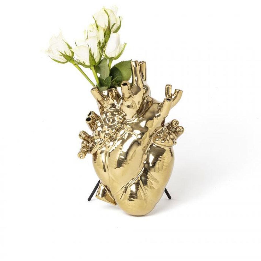 Seletti heart vase in gold with flowers